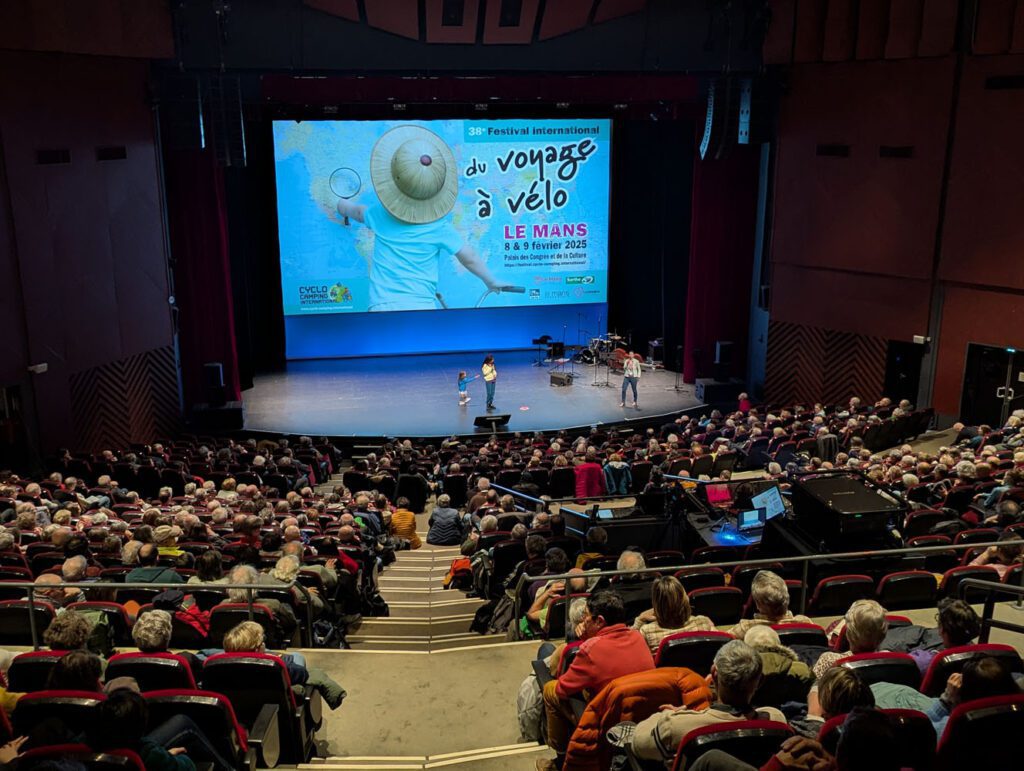 Ouverture du festival sur la scène de la grande salle du Palais de Congrès et de la Culture du Mans.